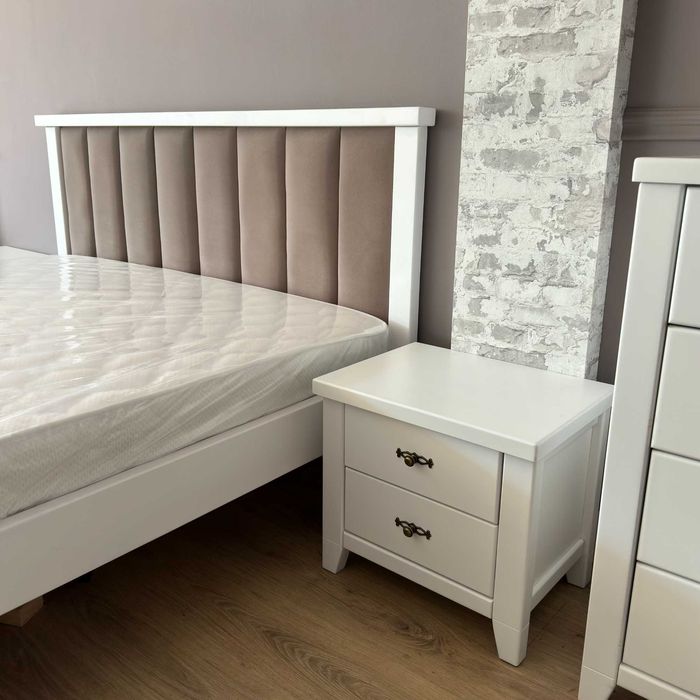 Біле ліжко з масиву дерева з м'яким узголів'ям, белая кровать в Одессе