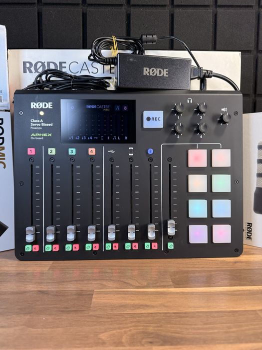 Rode Caster Pro (Rode Podmic - x2 / Cloudlifter CL-2 / XLR-XLR - x4)