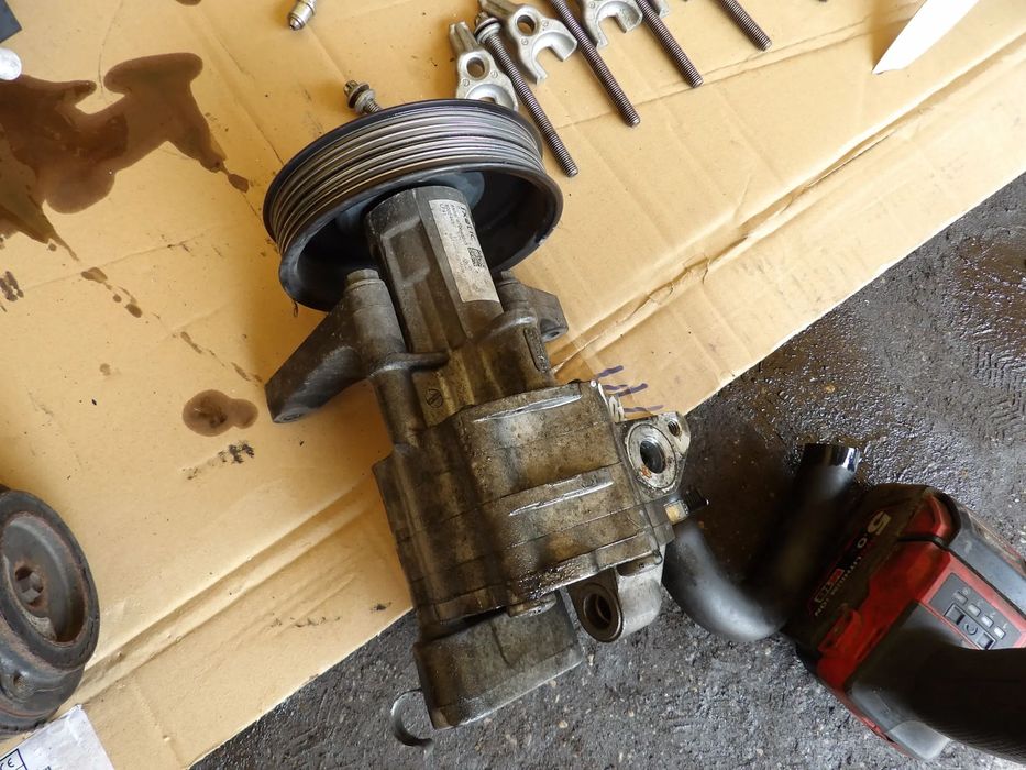 BMW - E70,X5 - POMPA WSPOMAGANIA - 6796462