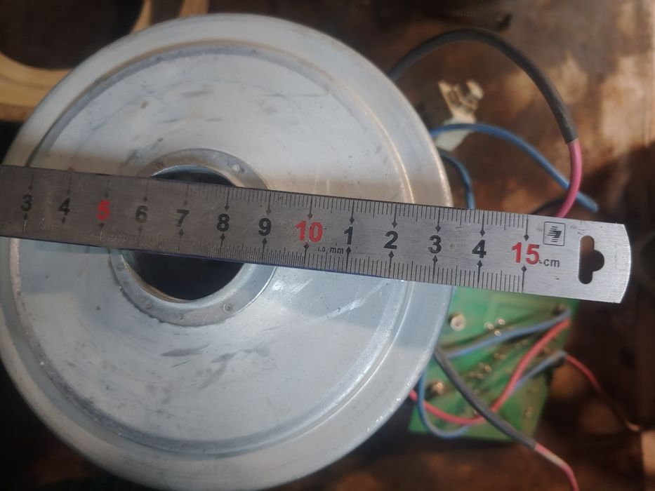 Двигун пилососа з платою керування і шнурком