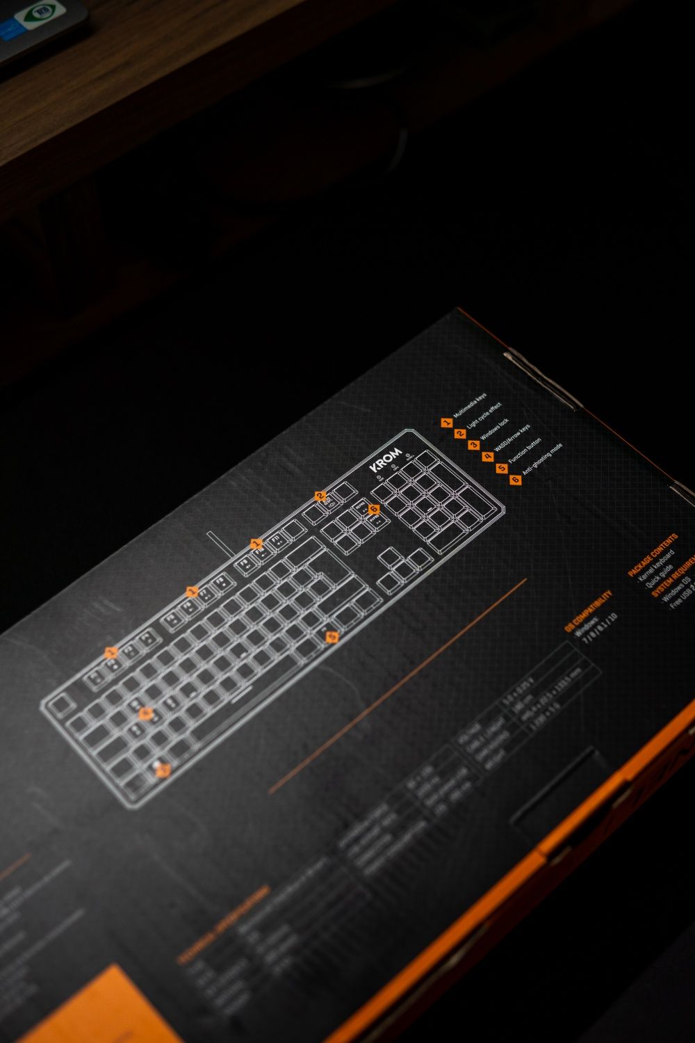 Teclado Mecânico KROM Kernel (Switches Vermelhos) - Como Novo
