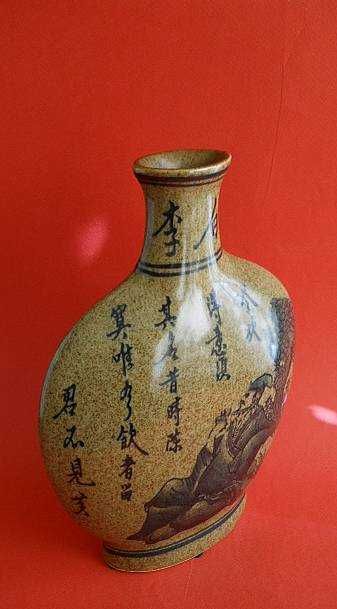 Китайская керамическая ваза с изображением ЦЗЮНЬ ЦЗЫ