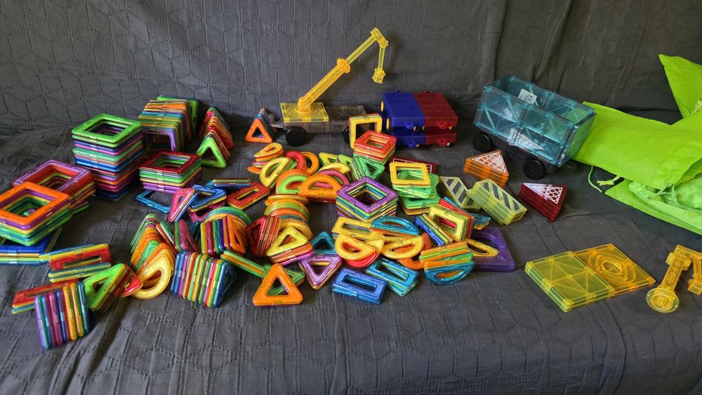 Klocki magnetyczne ok 330 elementów