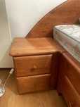 Cama madeira bem estimada