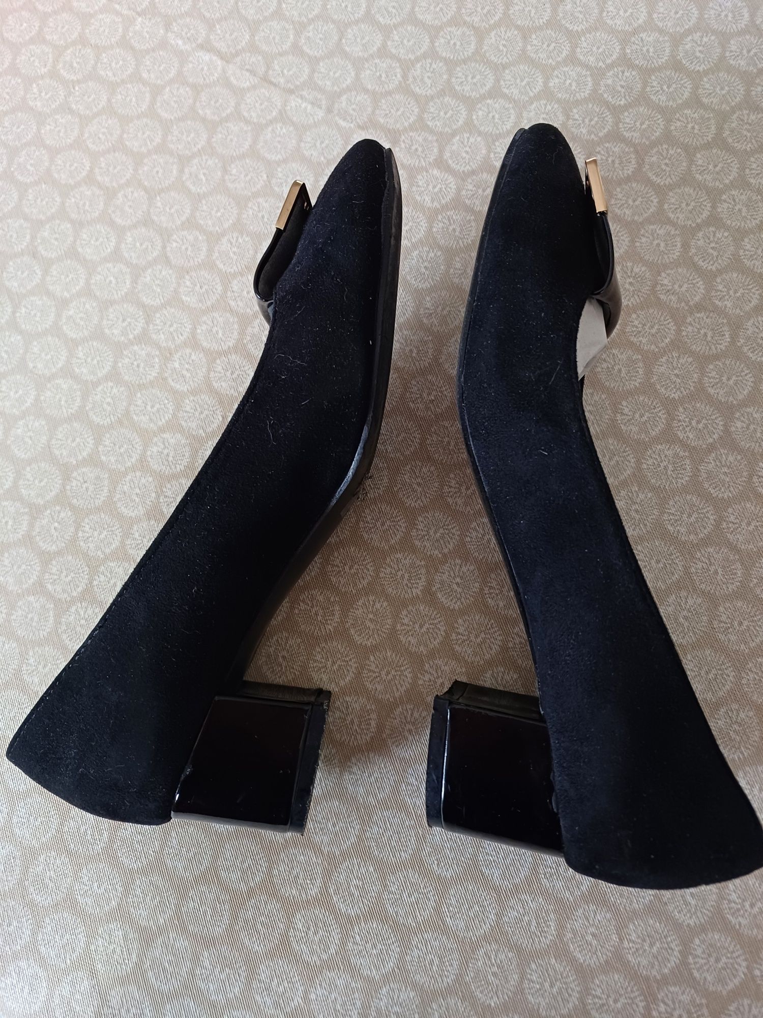 Sapatos pretos de camurça e verniz N.⁰39