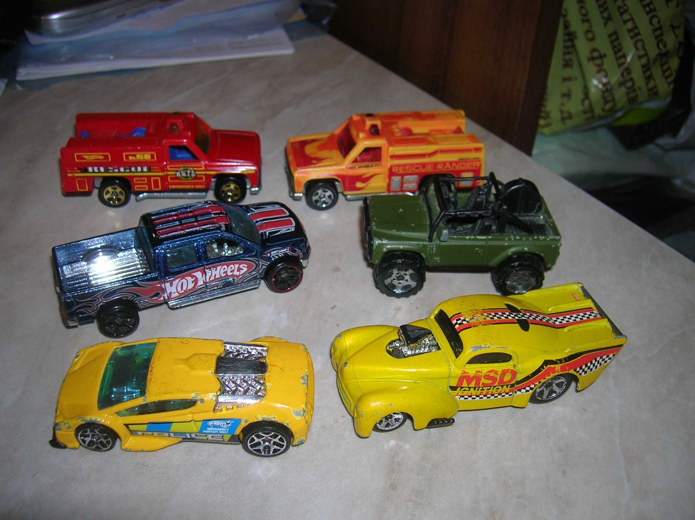 Машинки : пожар. машины, пикап, армейский джип, желтое такси, полиция