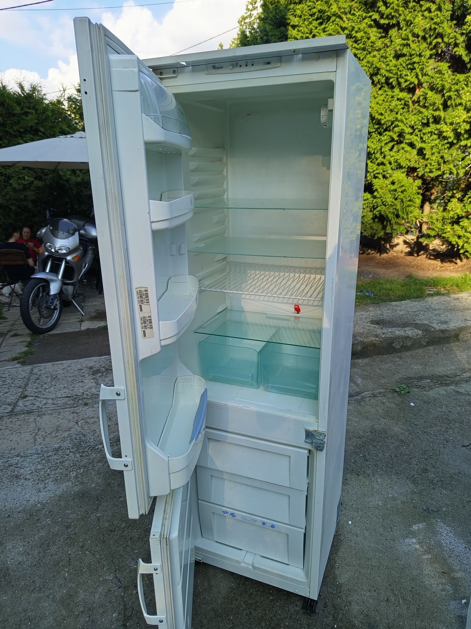 Sprzedam lodówkę Whirlpool sprawną