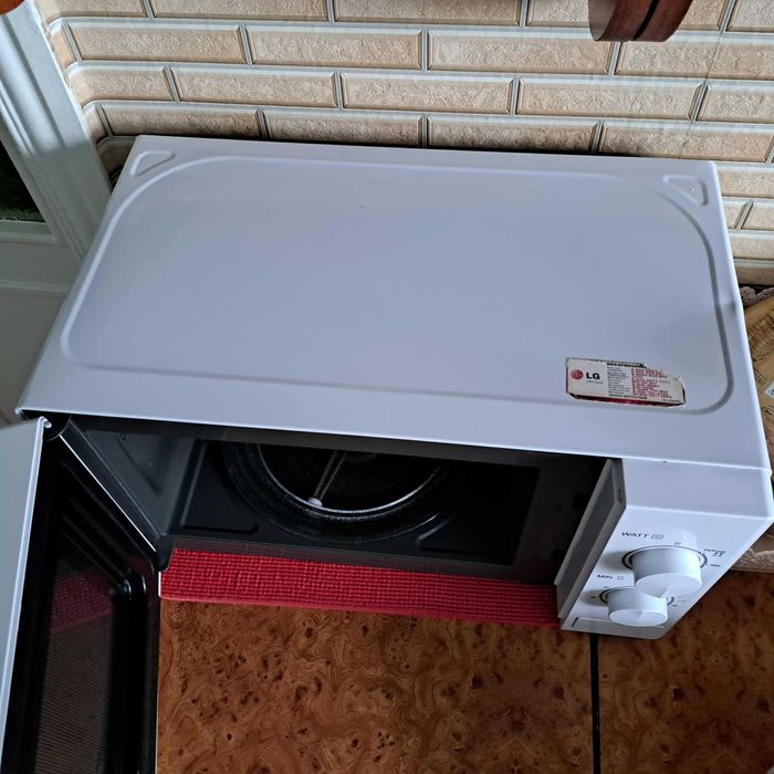 Микрохвильова піч (микроволновка LG)