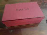 Karton firmy Bally