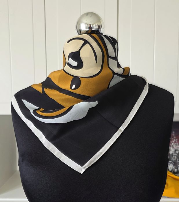 Nowa apaszka chusta gawroszka Moschino jedwab jedwabna silk new scarf
