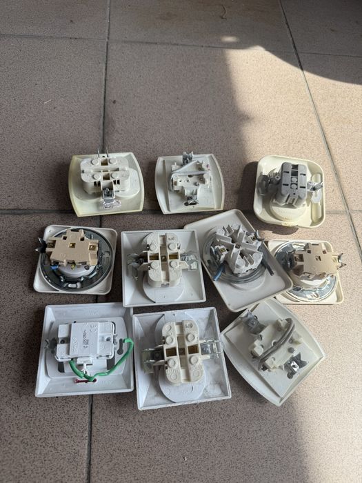 Gniazdko włącznik wyłącznik na budowę całość elektryk