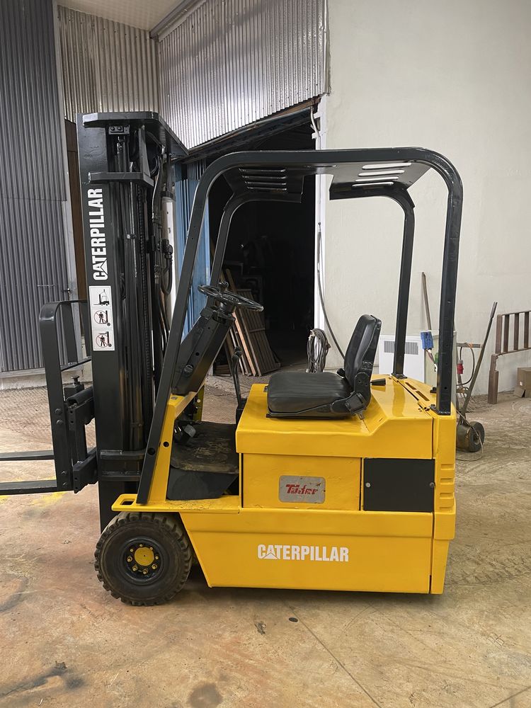 Empilhador 1500 kgrscat caterpilar eletrico triplex