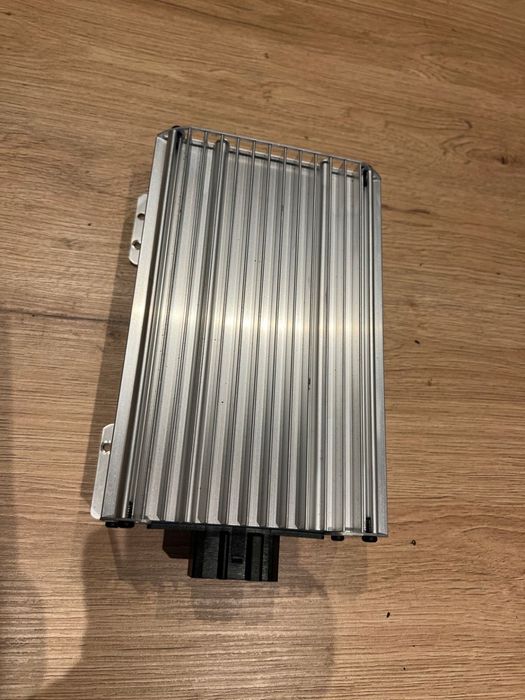 WZMACNIACZ BECKER 4E0035223H 4E0910224 AUDI A8 D3