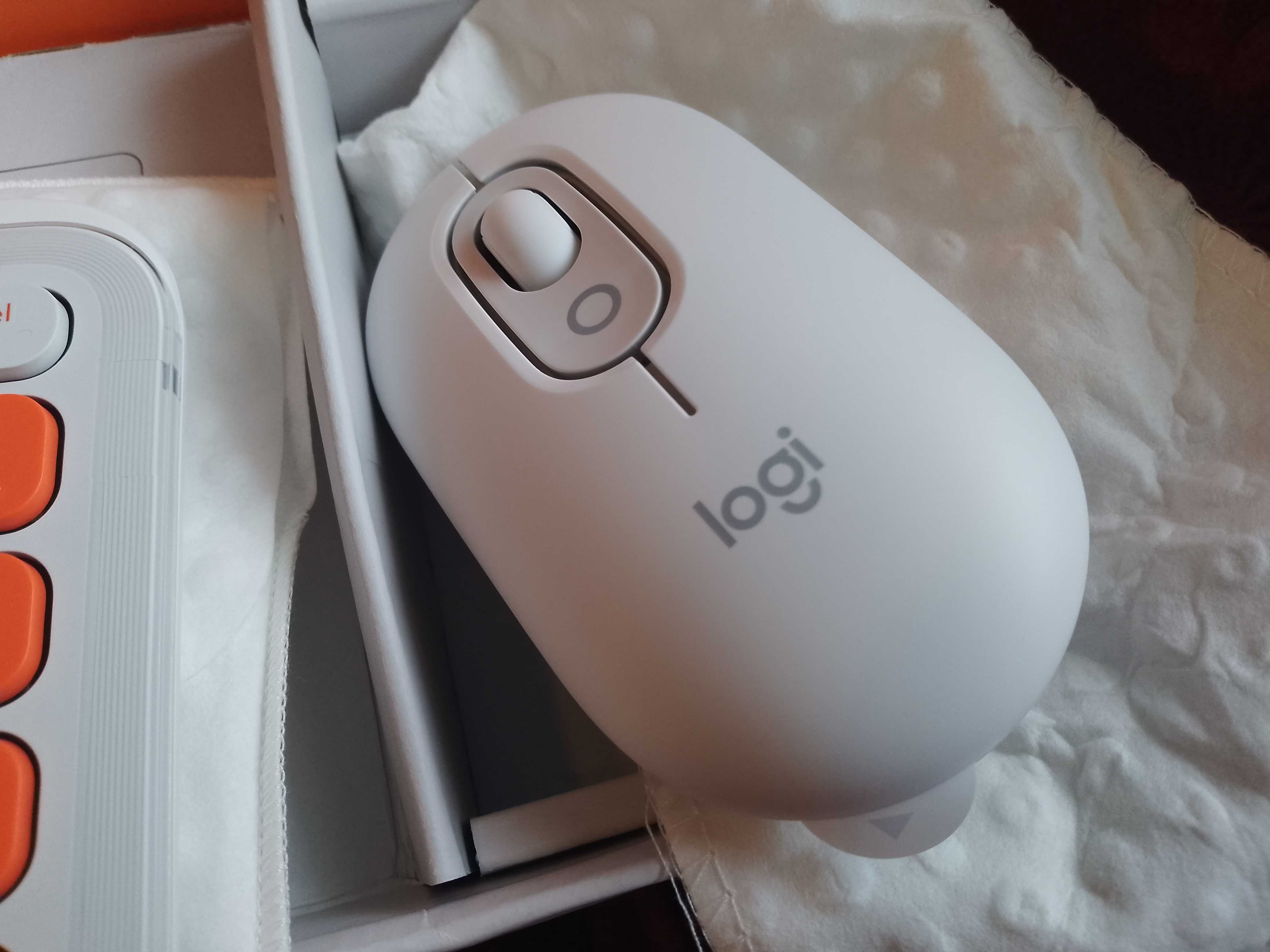 Zestaw Logitech POP Icon Combo (klawiatura + mysz).