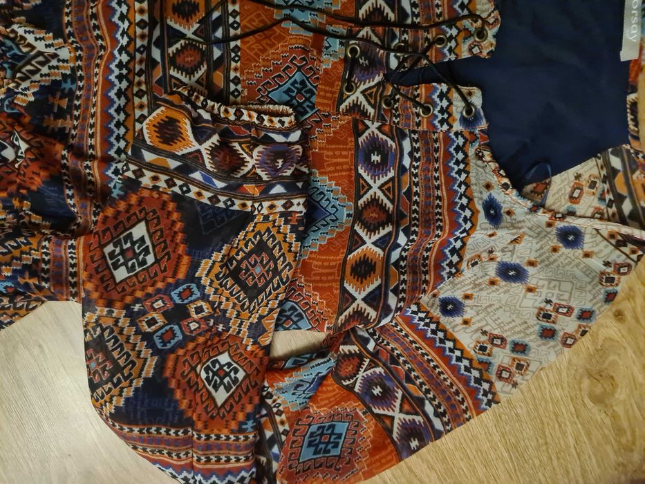 Sukienka tiulowa w stylu boho