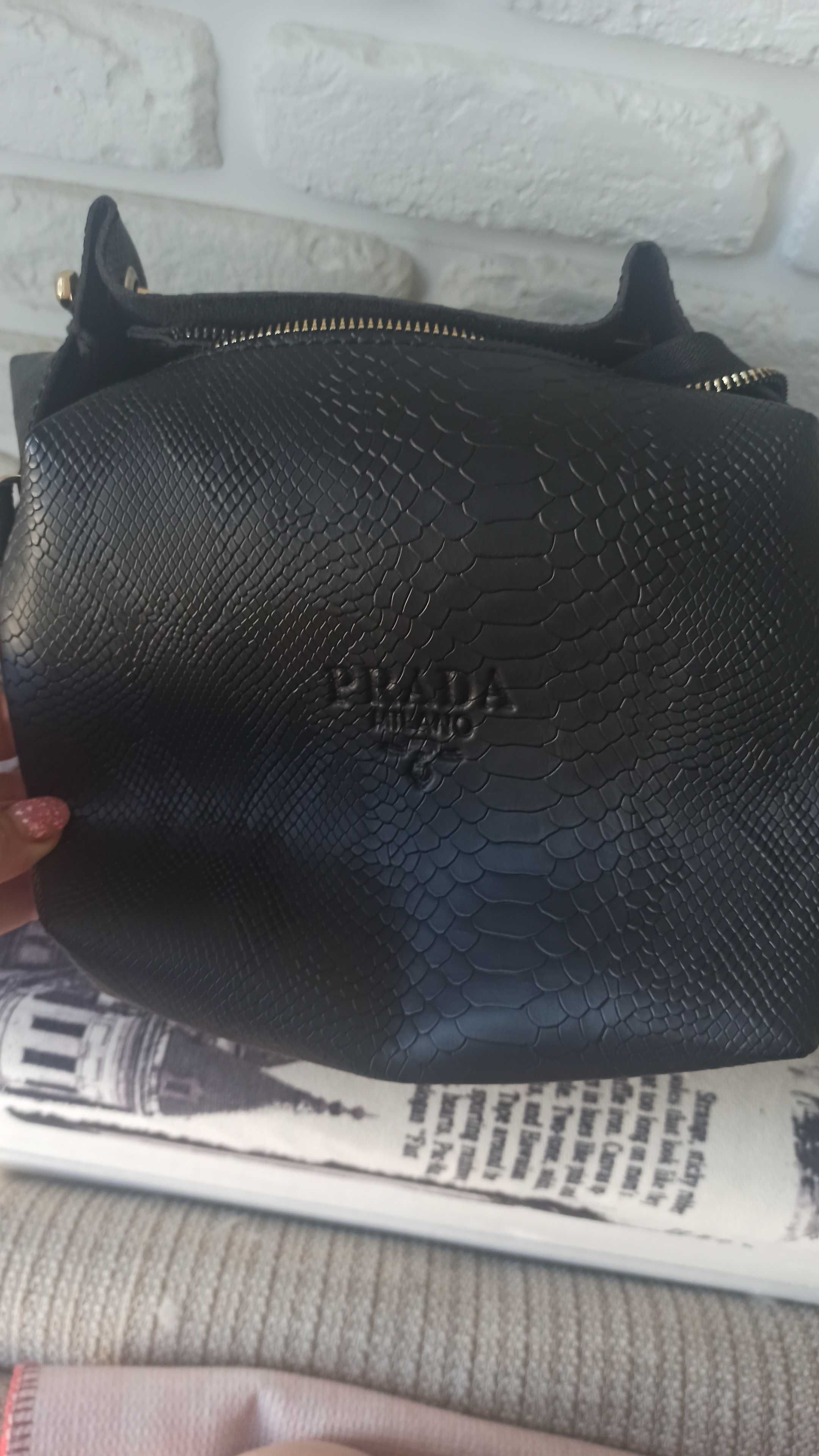 шкіряна сумка Prada