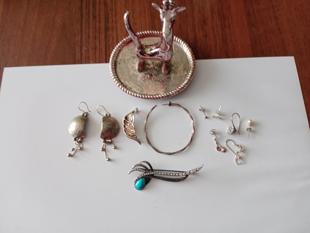 Zbiór biżuterii i wieszak na pierścionki