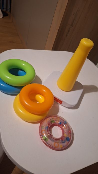 Fisher price piramidka kółeczka