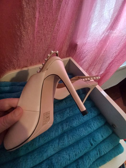 Продам шкіряні жіночі босоніжки, туфлі