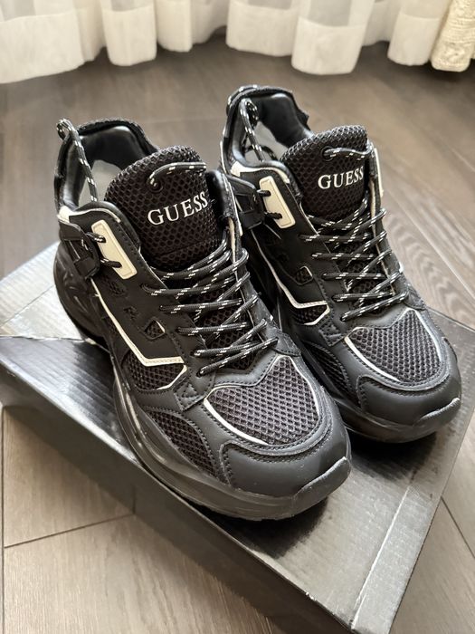 Кроссовки Guess (размер  41)