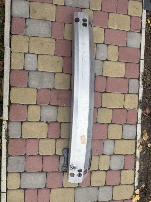 Підсильович заднього бамперу оригінал tesla model Y