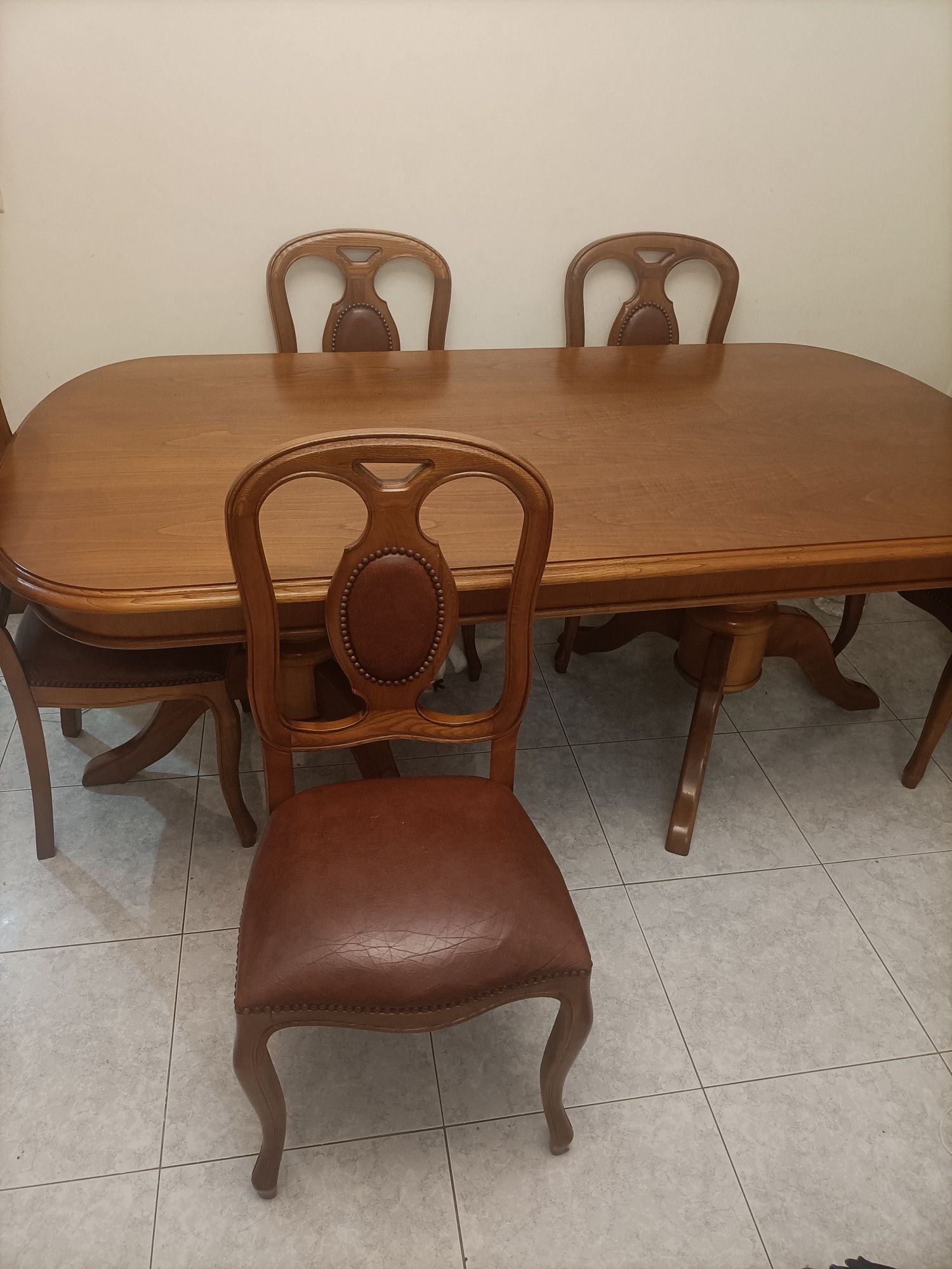 Mesa de sala com 6 cadeiras