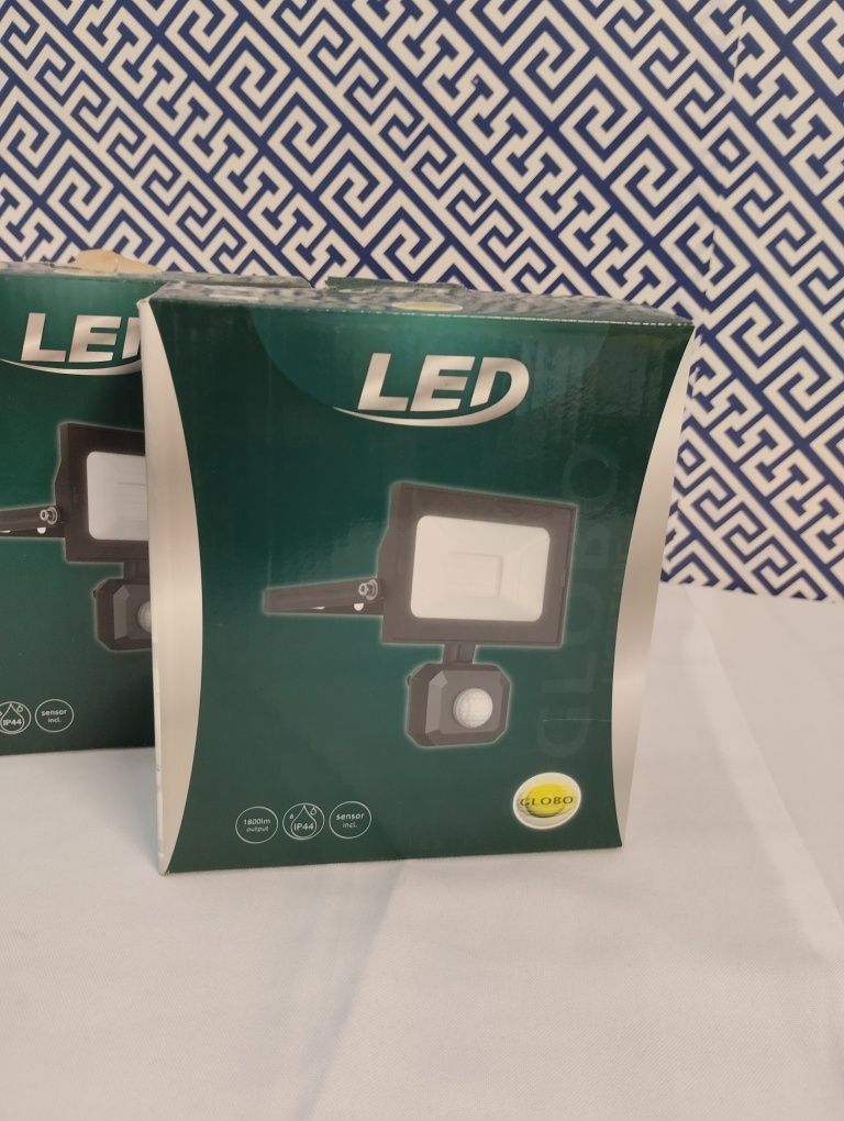 2 Holofote LED com sensor