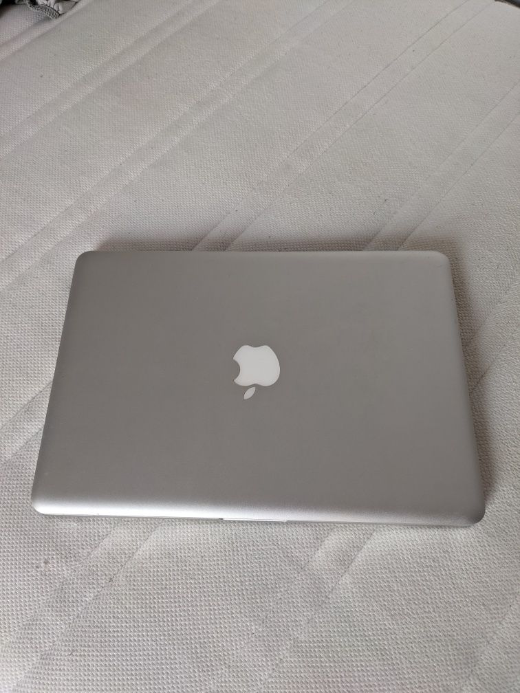 MacBook Pro 2012 PARA PEÇAS (não é Retina)