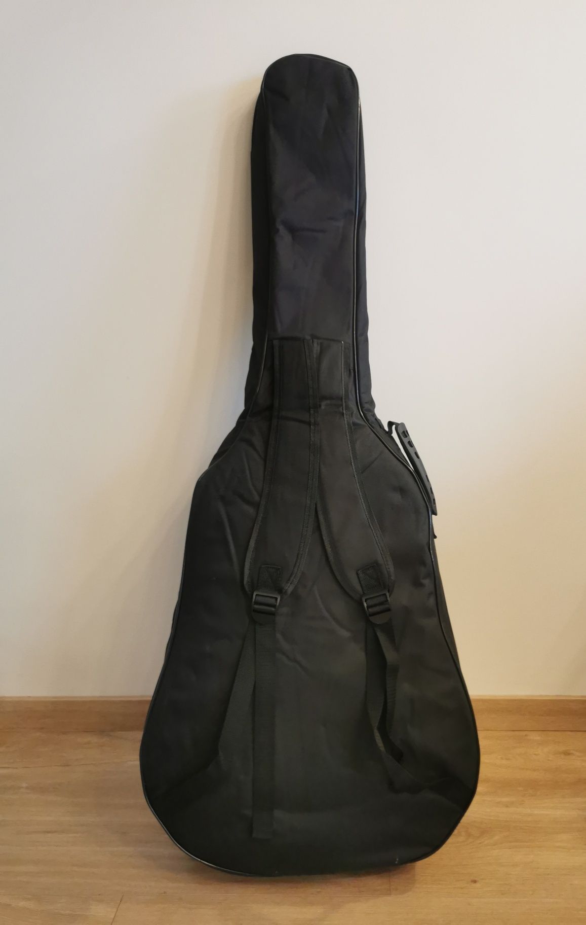 Sprzedam gitarę akustyczną Epiphone DR- 100 VS z futerałem i stojakiem