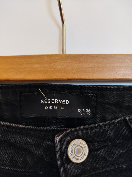 Reserved jeansy z orientalnym haftowanym lampasem 38