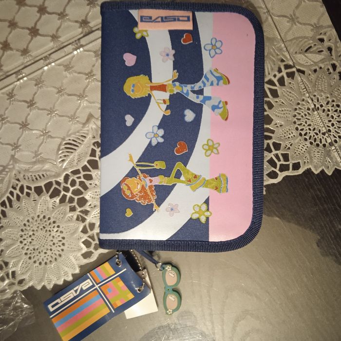 Piórnik szkolny z wyposażeniem nowy