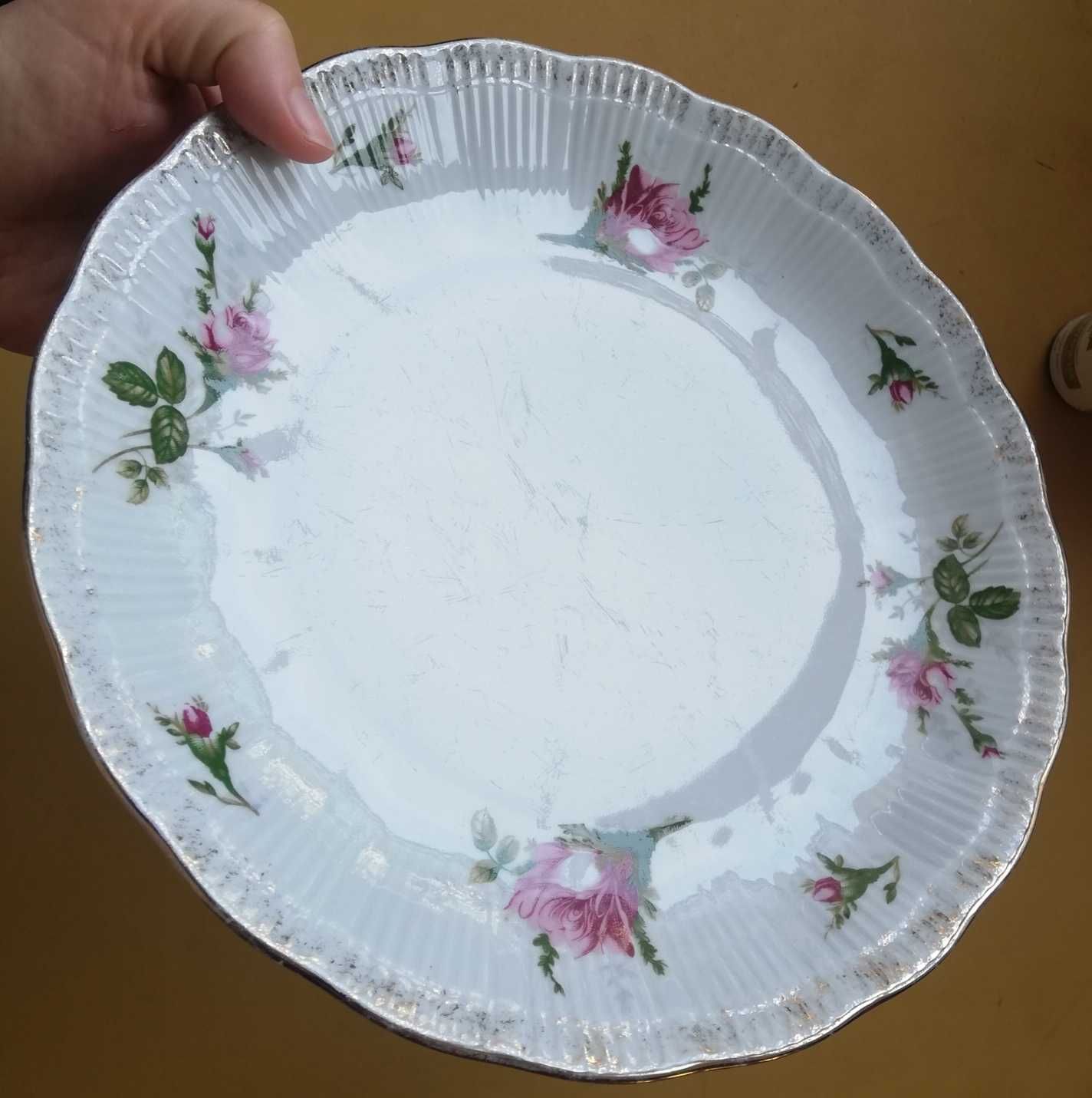 PRL duży talerz płytki złocenia róże porcelana Wałbrzych 24,5cm