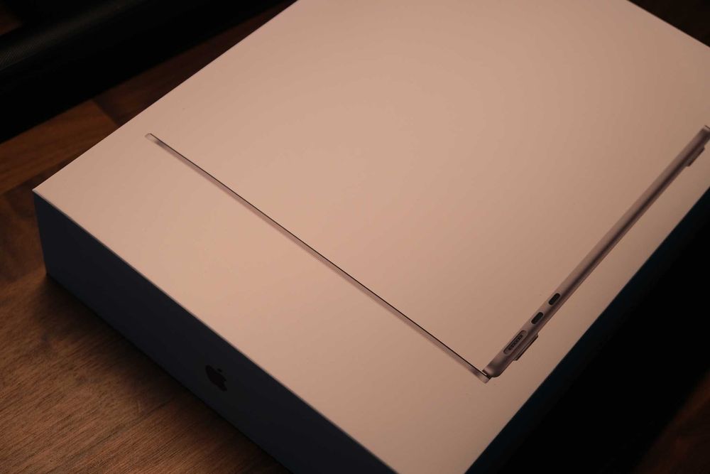 Apple 2024 MacBook Air 13" M3 / 8GB RAM / 512GB SSD - NOVO / SELADO