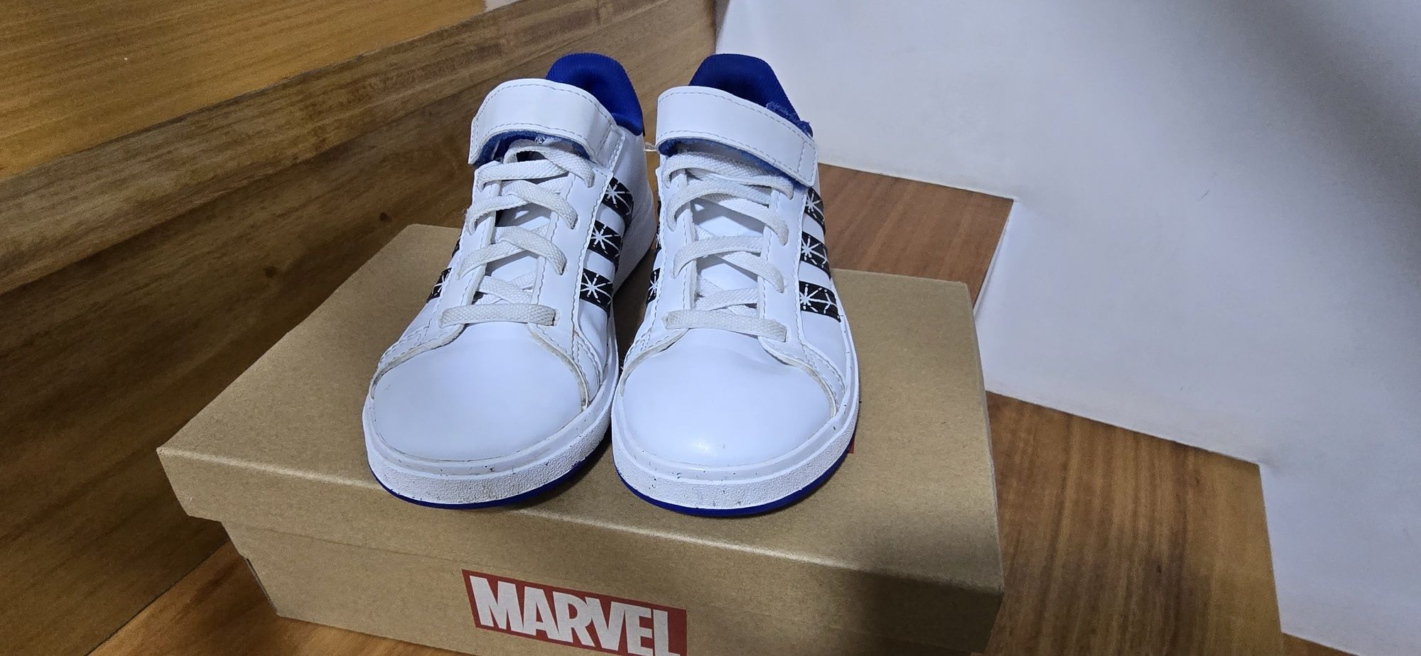 Sapatilhas da marca Adidas