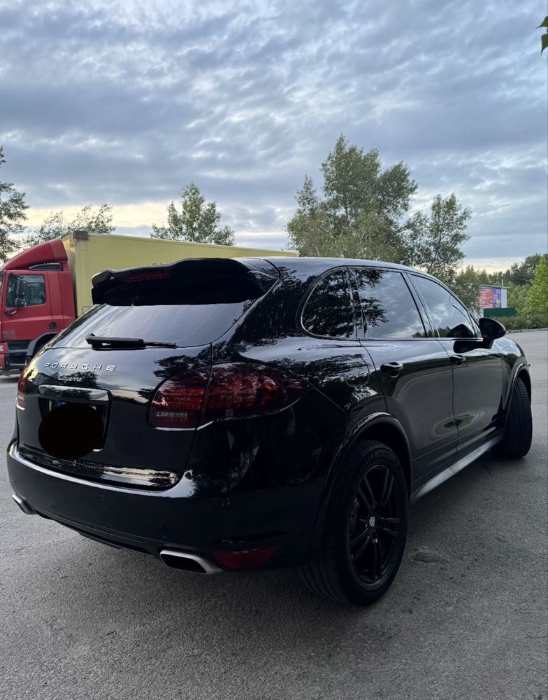 Porsche Cayenne.