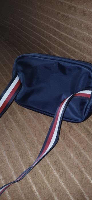 Сумочка поясная Tommy Hilfiger,  состояние идеальное