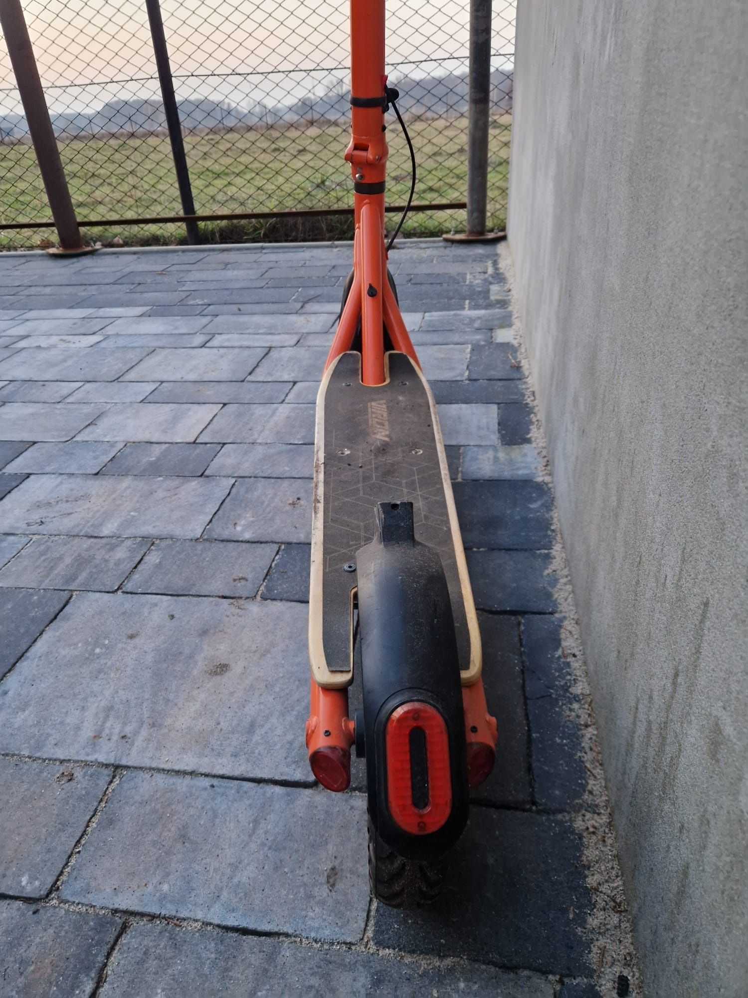 Hulajnoga elektryczna evemotion XI 700 - uszkodzona