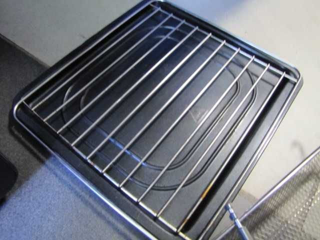 Frytkownica piekarnik beztłuszczowa z obrotowym rożnem Klarstein 1700W
