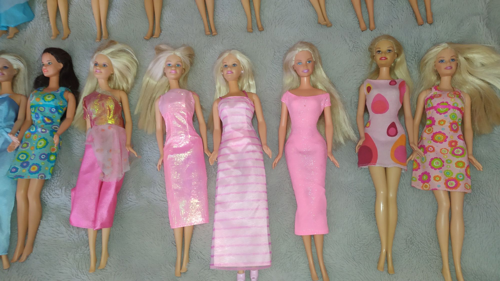 Barbie 15€ cada ou 20 por 199,99€, 5€ cada vestido ou 20 por 75€