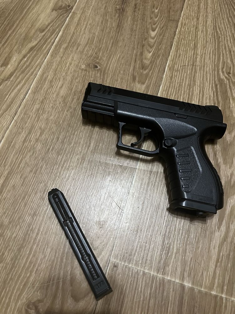 Игрушочный пистолет