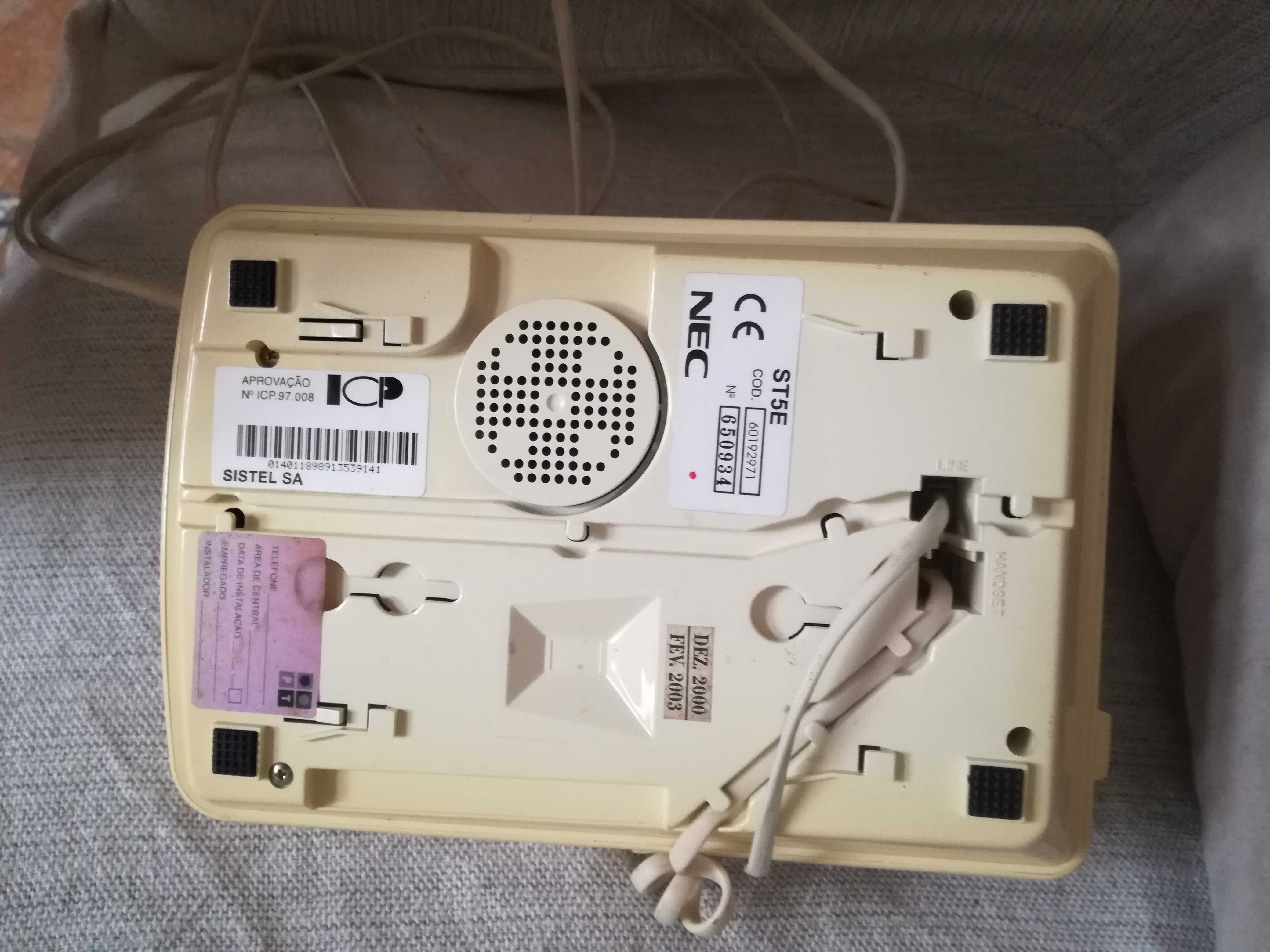 Telefone com fios NEC a funcionar