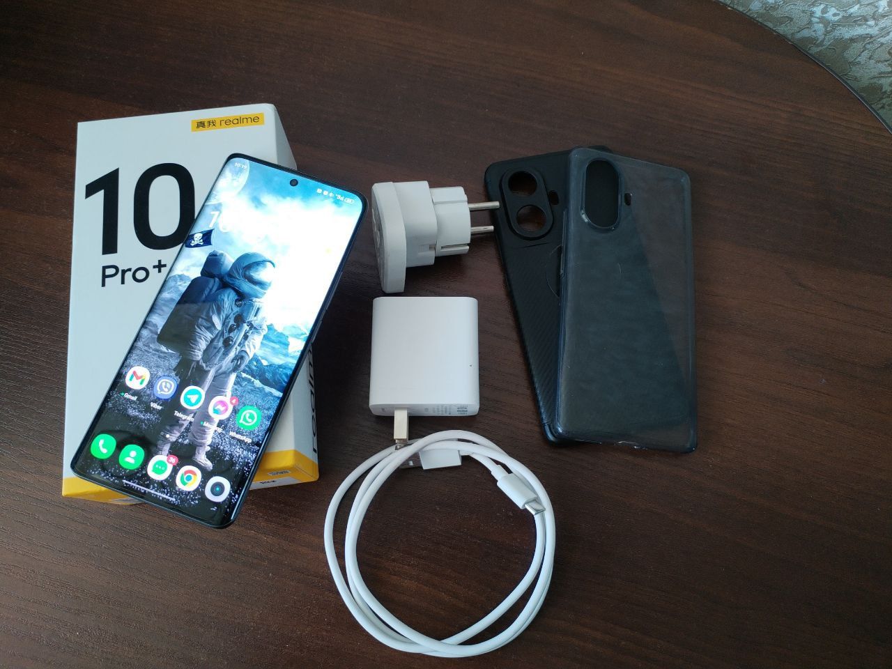 Продам смартфон Realme 10 Pro+