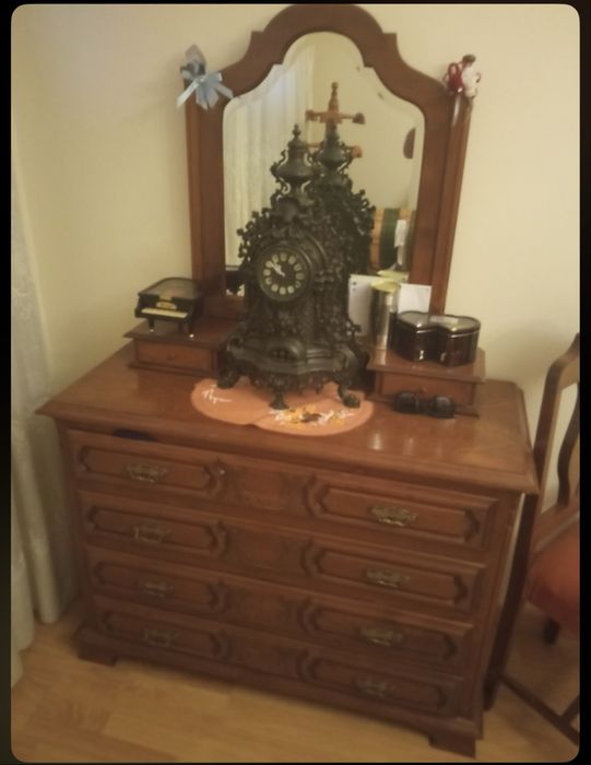 Quarto completo em madeira maciça