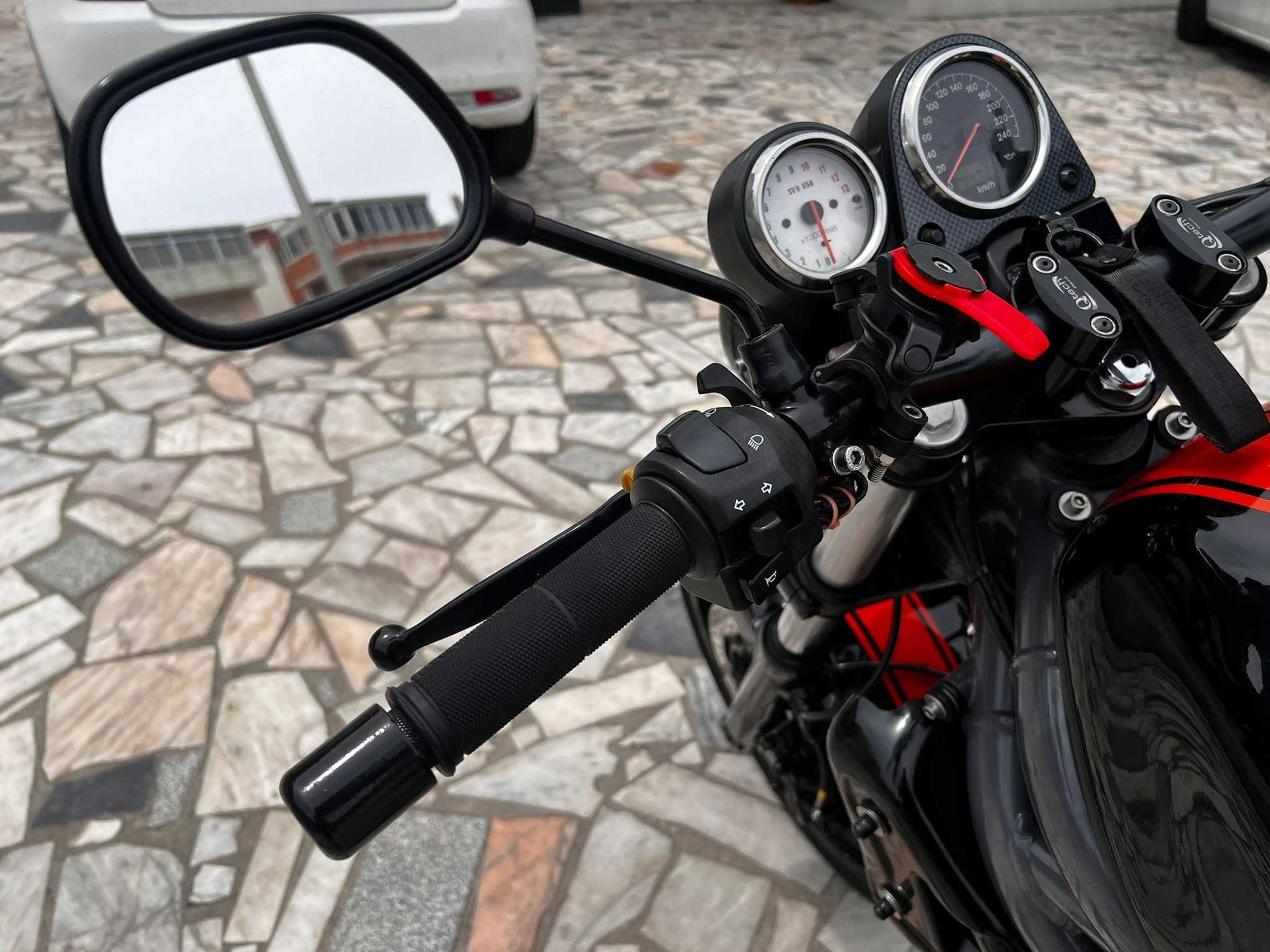 SUZUKI SV605 de estimação