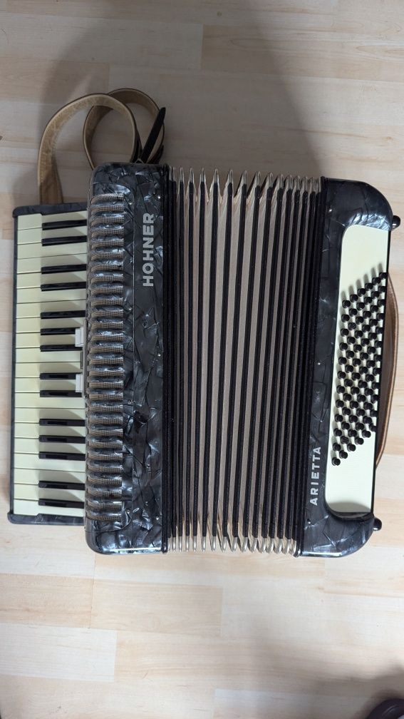 Akordeon Hohner Arietta 76 basów