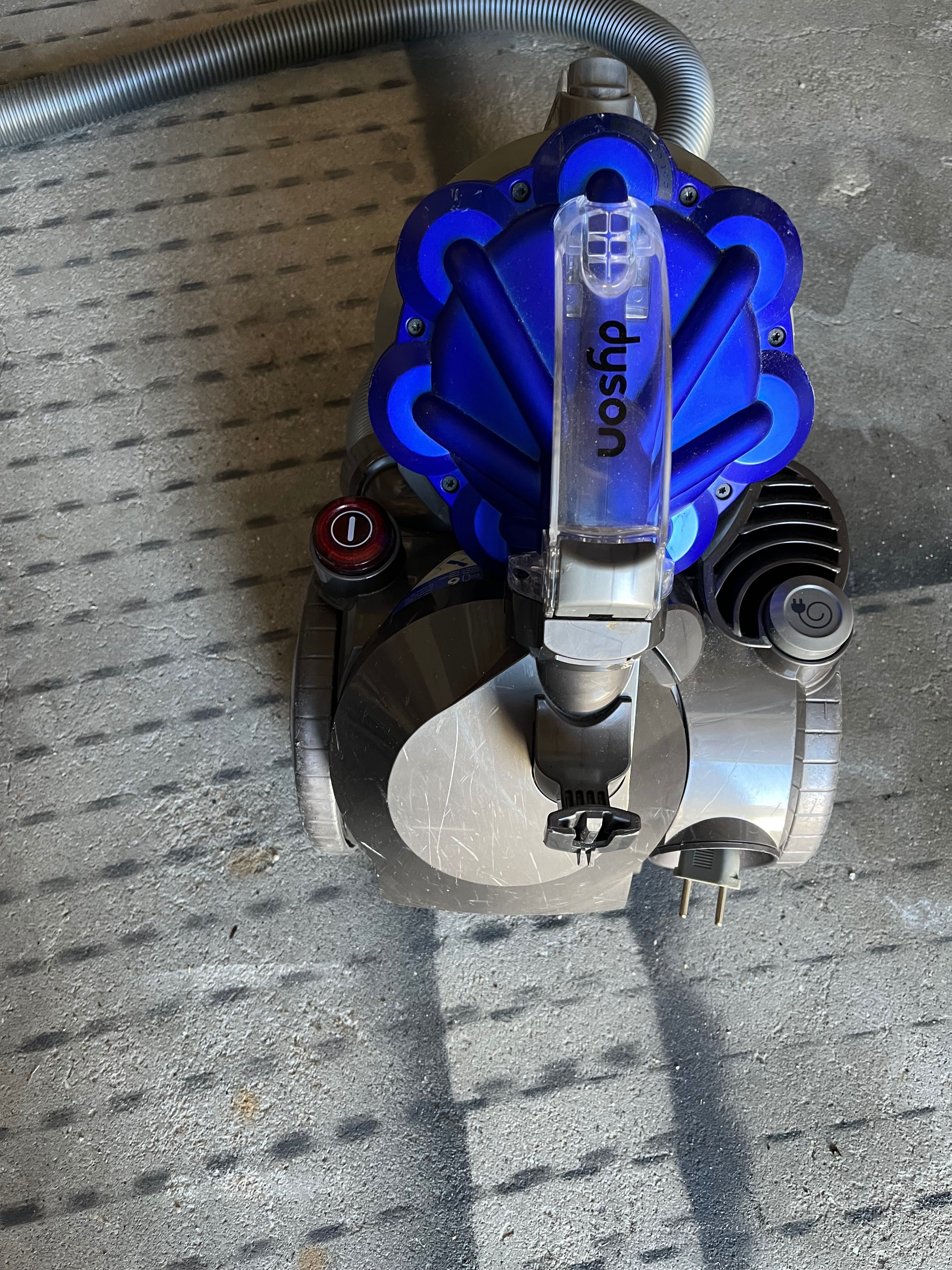 Dyson DC29 Allergy – Potente Aspirador com Acessórios Novos
