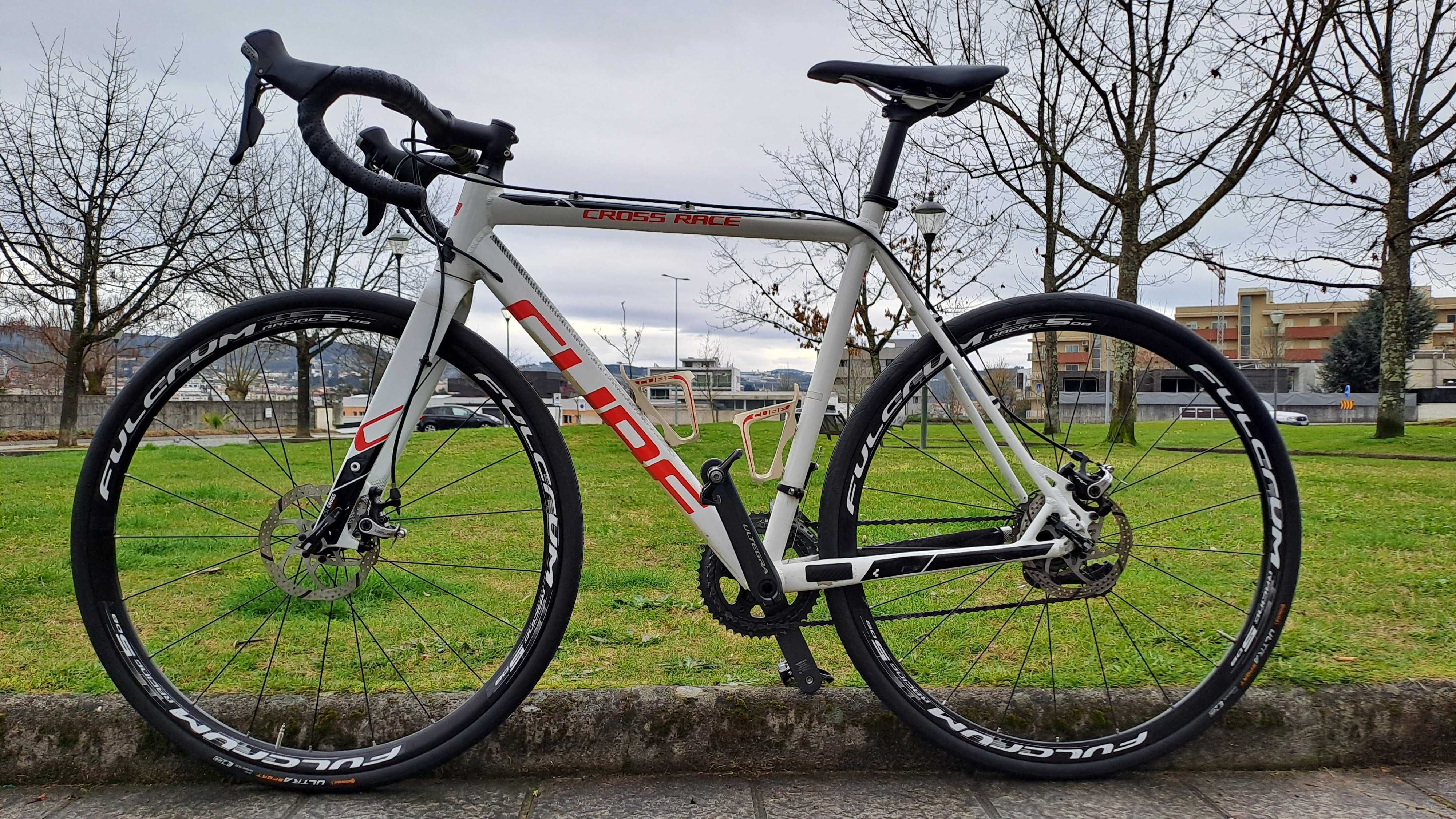 Bicicleta, Cube Gravel.