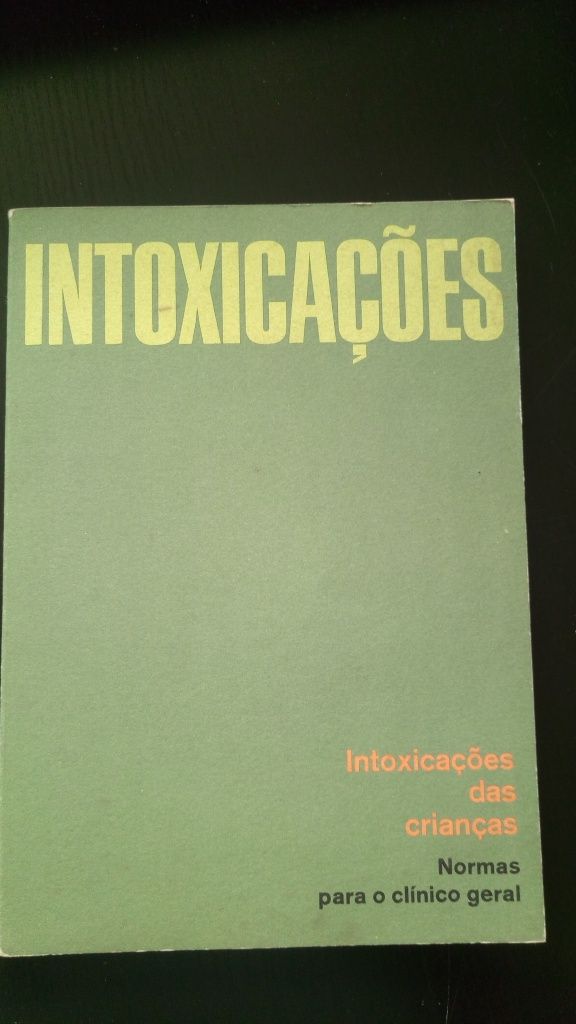 Livros variados como novos