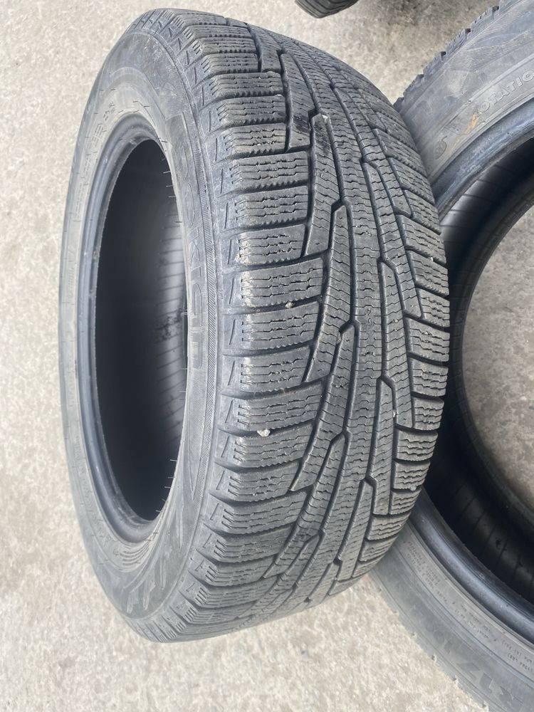Зимова резина Nokian 215/60/R17
