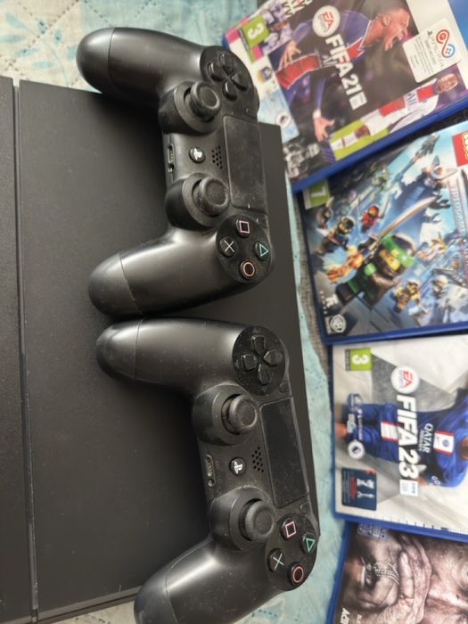 Продаю ps4 slim.
